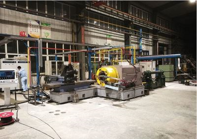 Gas cylinder closing equipment
